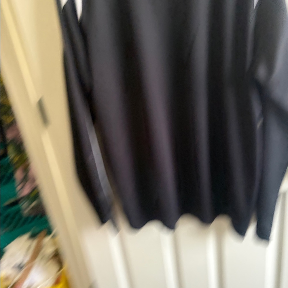 Like New size XL Under Armour Men's Long Sleeve Black Heat Gear tee. - Picture 7 of 8